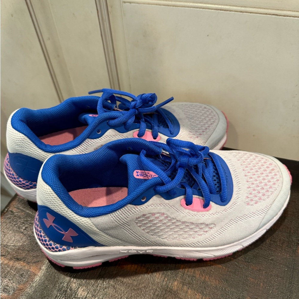 Under Armour Girls Sz 4 White, Blue, Pink Athletic Sneakers. Barely worn